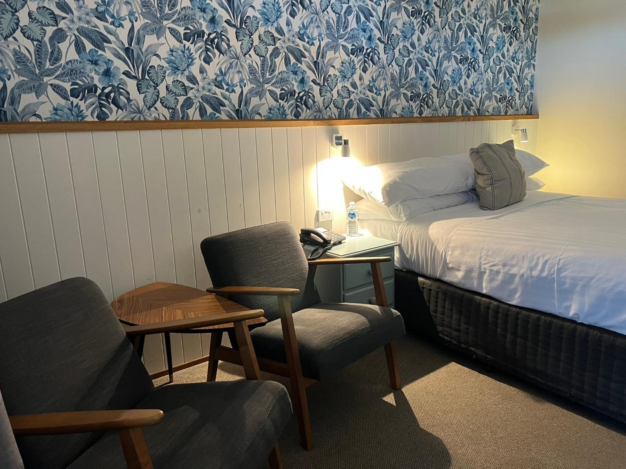 The Waterfront 3*