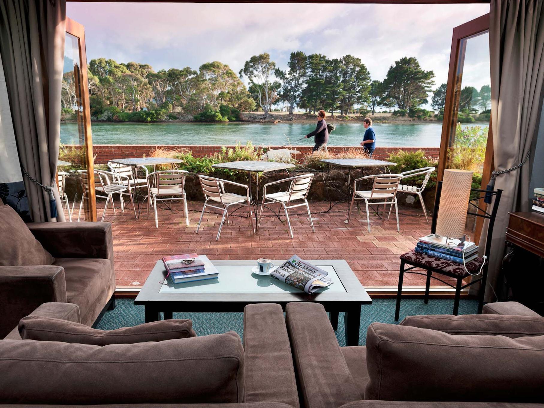 The Waterfront 3*