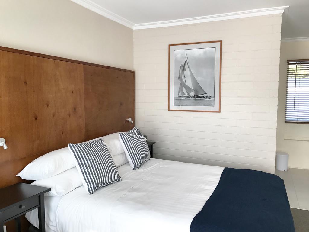 Hotel The Waterfront 3*