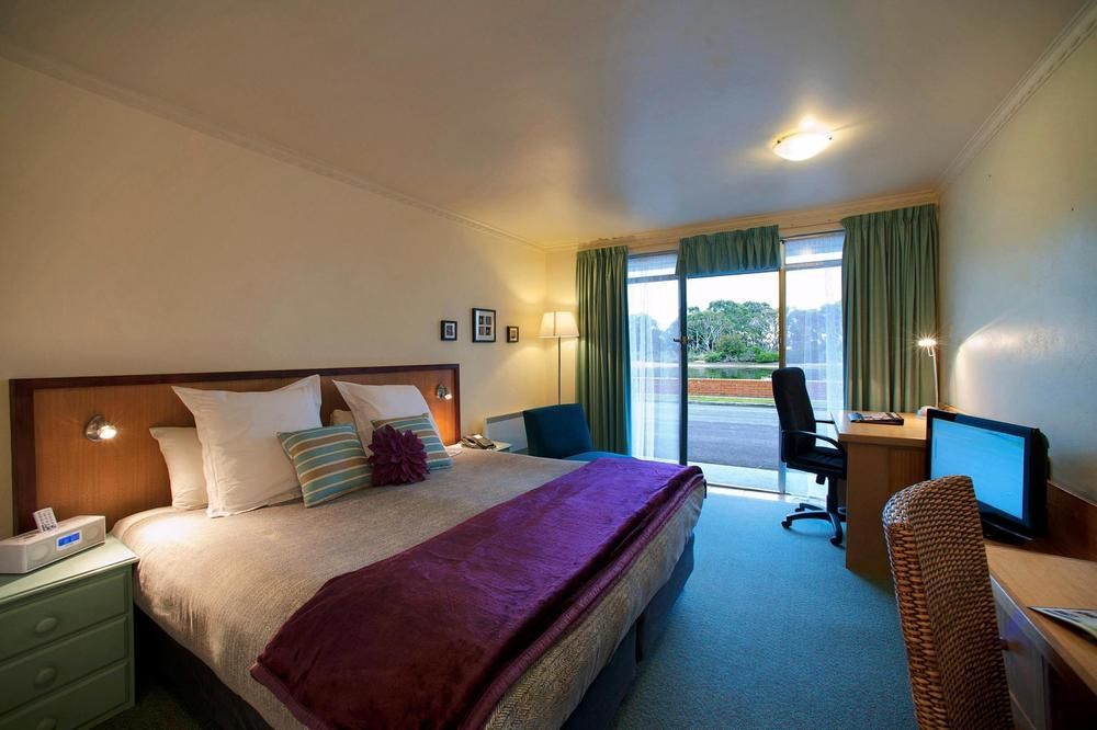 The Waterfront 3*