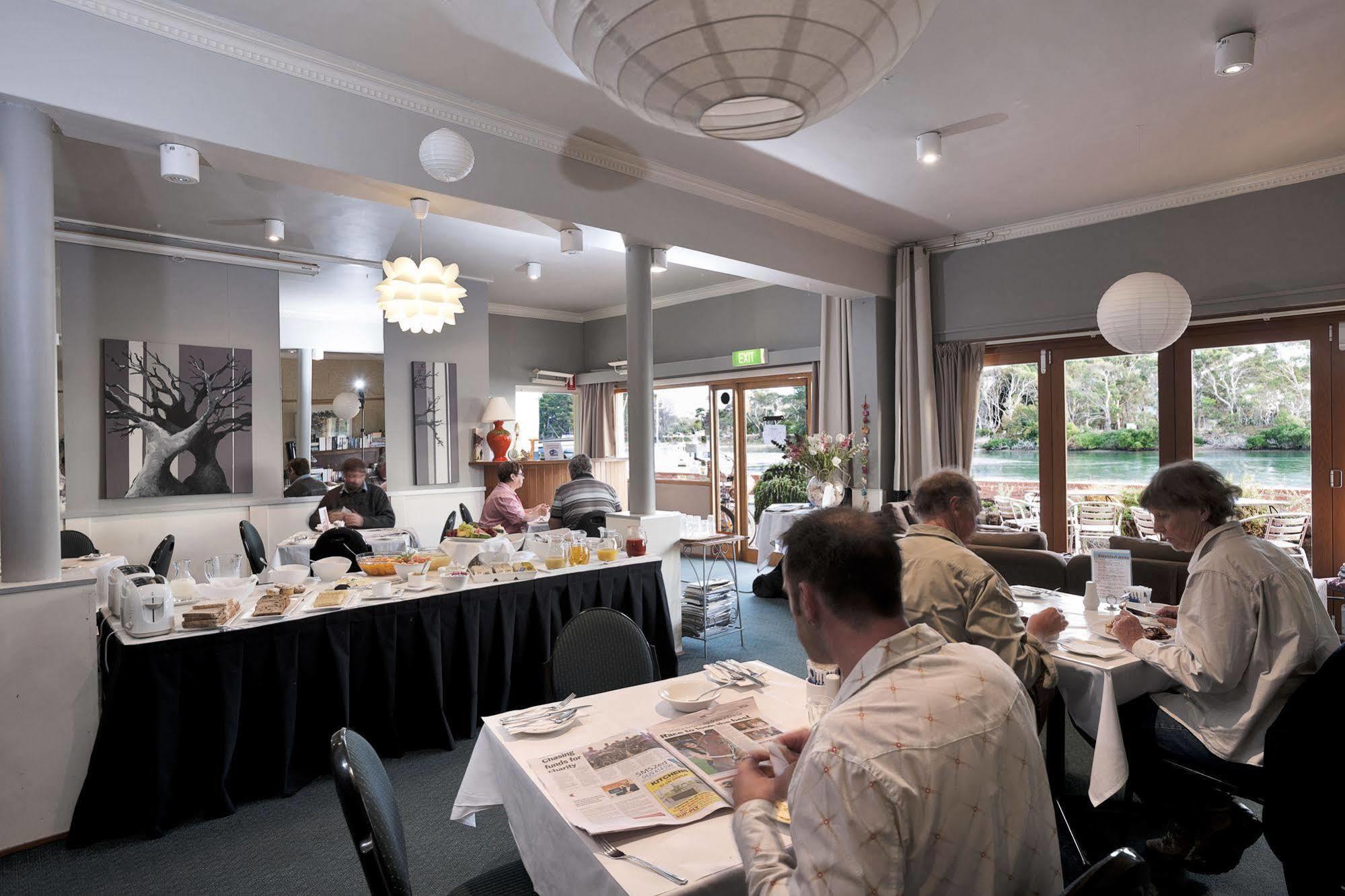 The Waterfront Hotel Wynyard